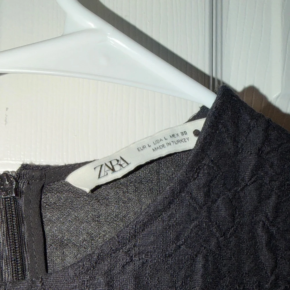 Zara Elegant Black Sleeveless Mini Dress - Picture 2 of 4